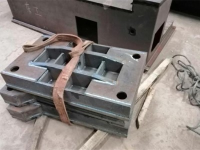 特大型打砂設備，對所有特大型金屬件表面打砂清除表面雜質(zhì)